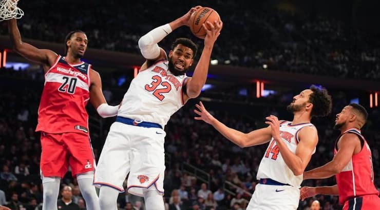 קארל אנתוני טאונס בפעולה