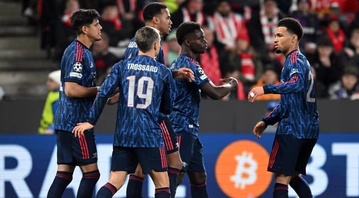 שחקני ארסנל חוגגים (IMAGO) שחקני ארסנל חוגגים