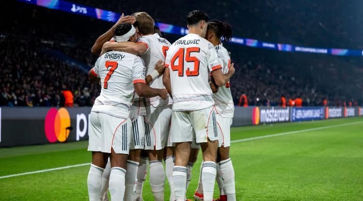 שחקני באיירן מינכן חוגגים