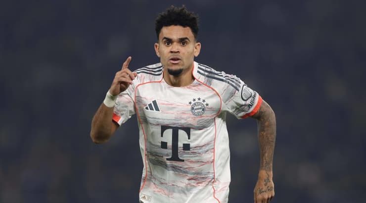 לואיס דיאז בעננים