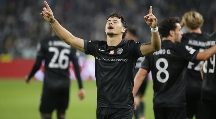 מקסימיליאנו אראוחו חוגג