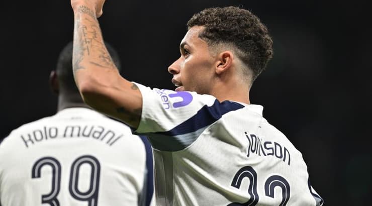 ברנאן ג'ונסון מאושר