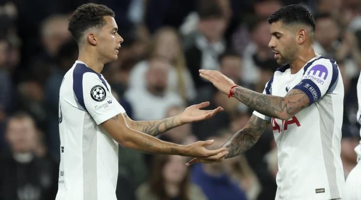 ג'ונסון חוגג עם רומרו