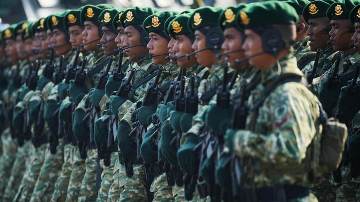 חיילים של צבא אינדונזיה במצעד צבאי, מאי 2025