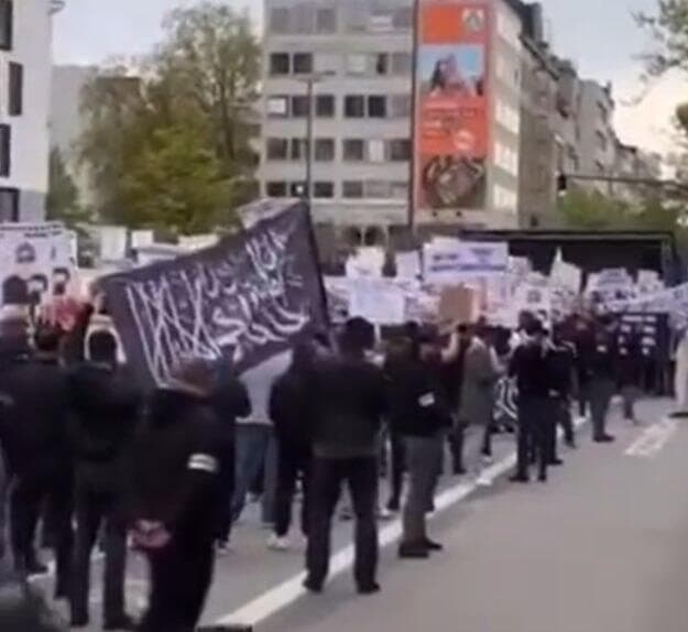 פעילי ארגון איסלאמיסטי Muslim Interaktiv ב גרמניה שקראו להקמת חליפות