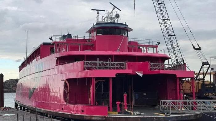 המעבורת ג'ון פ. קנדי (צילום: Bobby Bank) המעבורת ג'ון פ. קנדי