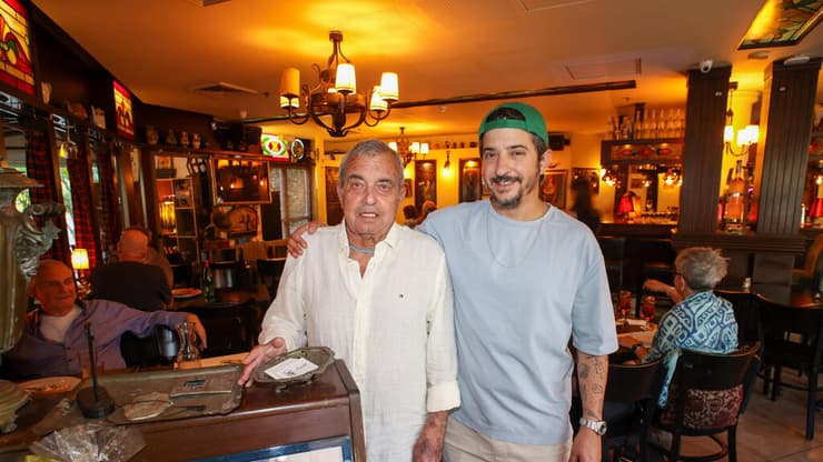 מייק בניש ואבא שלו יואב