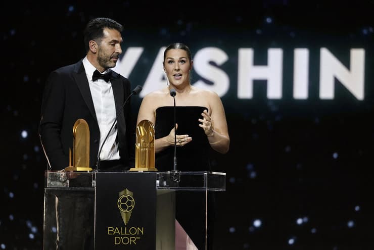 מרי ארפס וג'אנלואיג'י בופון בטקס כדור הזהב 2025