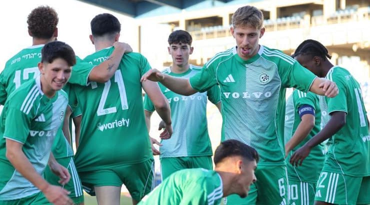 שחקני מכבי חיפה חוגגים (האתר הרשמי של מכבי חיפה) שחקני מכבי חיפה חוגגים