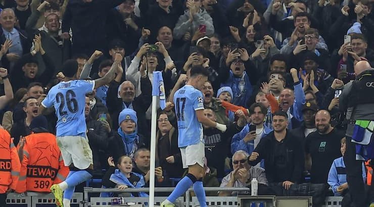 פיל פודן חוגג