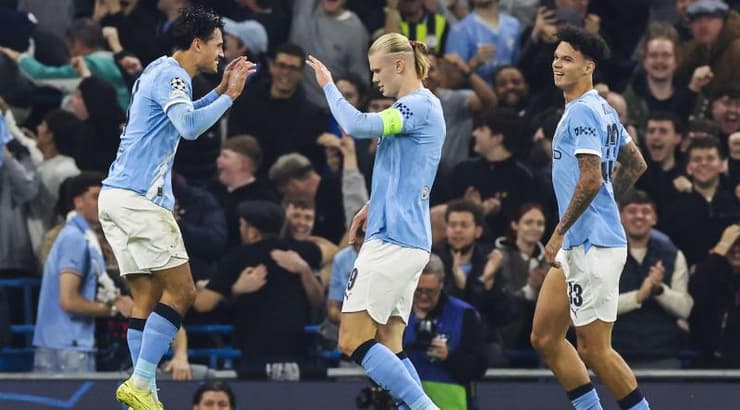 הולאנד וחבריו חוגגים