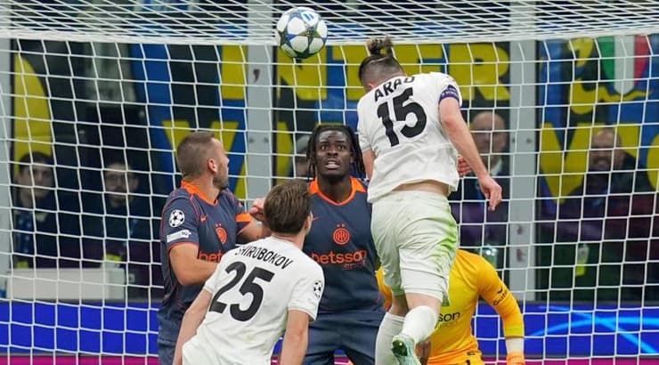 עופרי ארד כובש