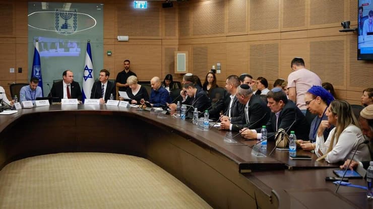 הדיון בוועדה, היום (צילום: נועם מושקוביץ, דוברות הכנסת) ועדה משולבת של החוקה וחוץ וביטחון בנושא חקירת הפצ"רית תומר-ירושלמי