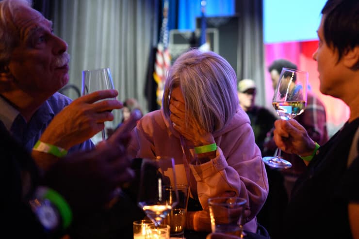 צילום: Alexi J. Rosenfeld / GETTY IMAGES NORTH AMERICA / AFP תומכי קואומו מאוכזבים בגלל הפבסדו ב בחירות ניו יורק