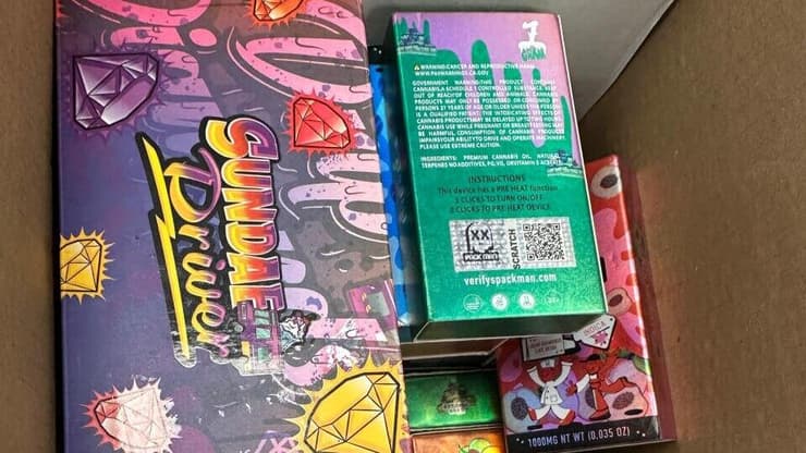 סמים שנתפסו בקופסאות של ממתקים