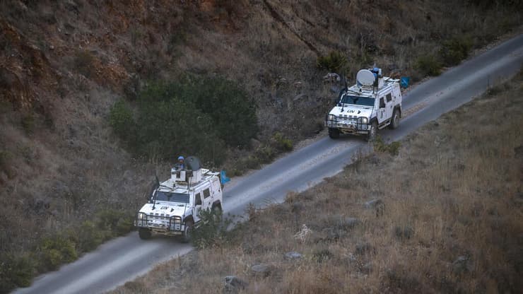 רכבים או"ם ליד גבול ישראל ב דרום לבנון