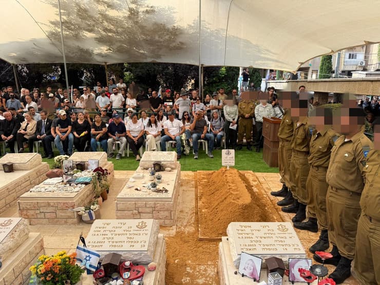 הלווייתו של החלל החטוף סמ"ר עוז דניאל ז"ל בבית העלמין בכפר סבא