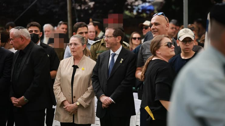 הלווייתו של החלל החטוף סמ"ר עוז דניאל ז"ל בבית העלמין בכפר סבא