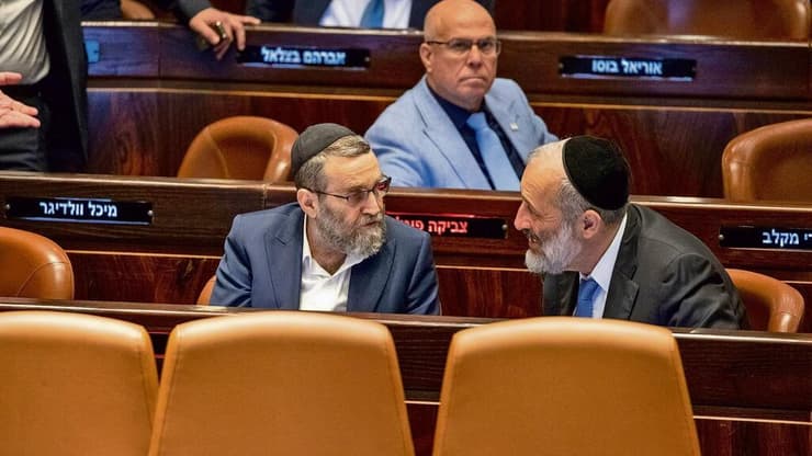 ויתור על סבסוד מעונות היום - בתמורה חוק יסוד לימוד תורה. אריה דרעי ומשה גפני (צילום: עמית שאבי) אריה דרעי ומשה גפני