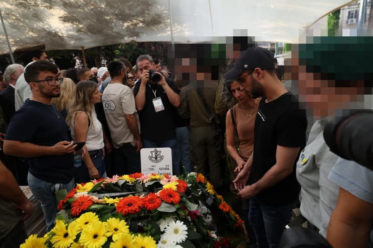 הלווייתו של החלל החטוף סמ"ר עוז דניאל ז"ל בבית העלמין בכפר סבא