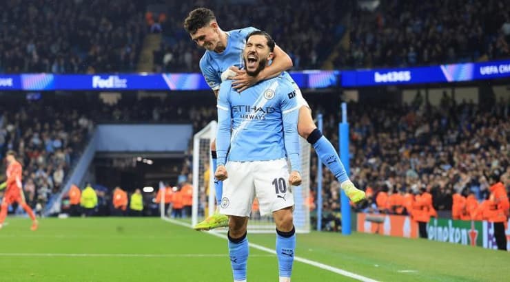 פיל פודן קופץ על ראיין צ'רקי