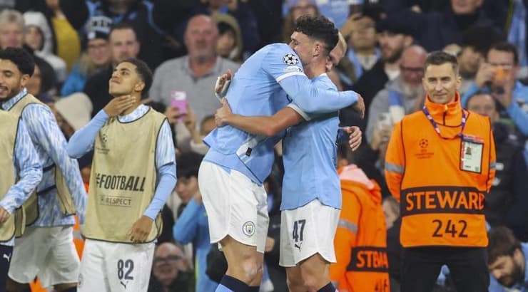 ארלינג הולאנד שמח עם פיל פודן