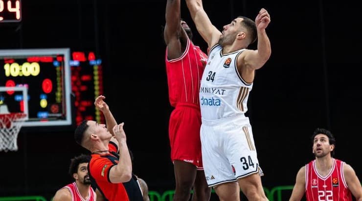 הג'אמפ בול בפתיחת המשחק