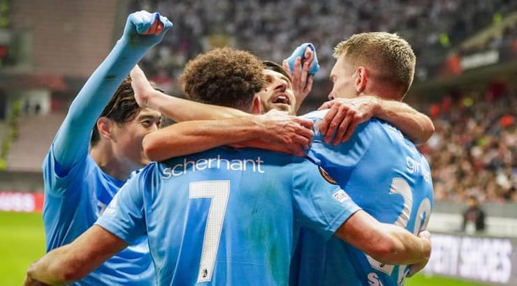 שחקני פרייבורג חוגגים ניצחון