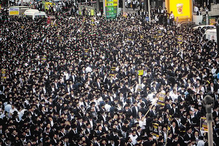 מאות אלפי חרדים בהפגנה נגד חוק הגיוס שנערכה בירושלים