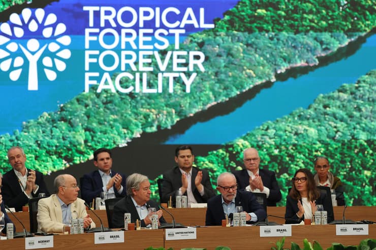 נשיא ברזיל (שני מימין) ומזכ"ל האום (משמאלו) בדיון מוקדם בוועידת האקלים