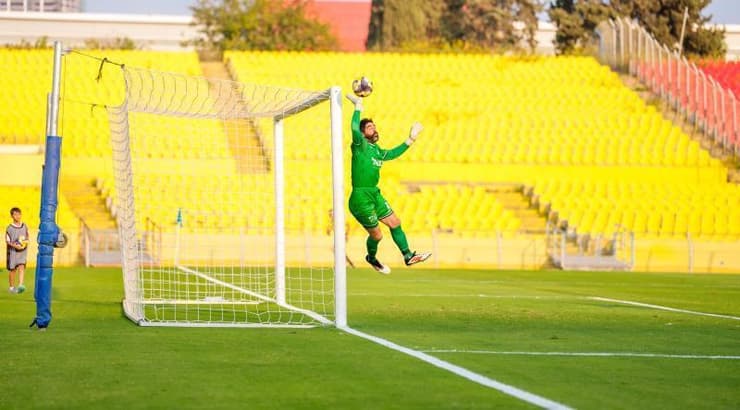 אוהד לויטה מותח את איבריו