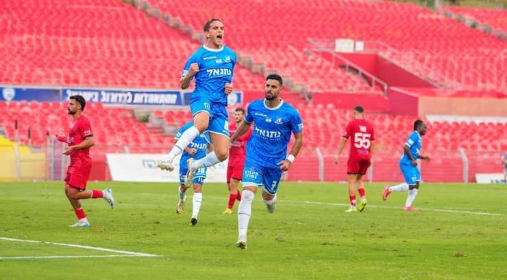 ארד בר רץ לחגוג