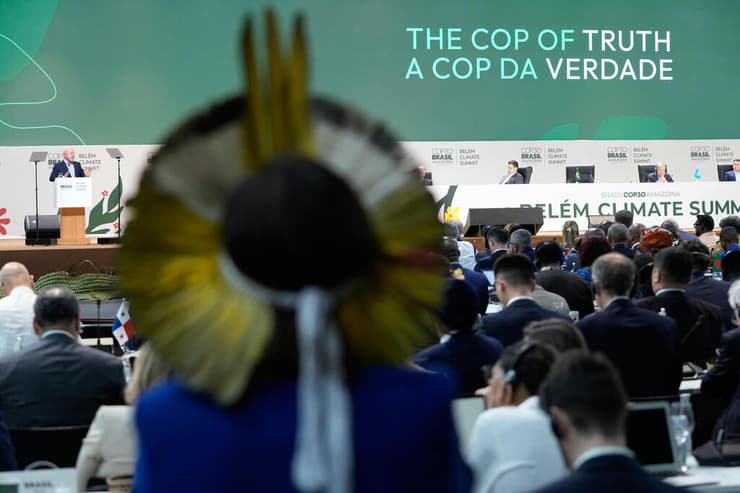 נציגי מדינות מקשיבים לנאום נשיא ברזיל