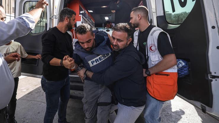 עיתונאי שנפצע מתקיפת מתנחלים ליד שכם