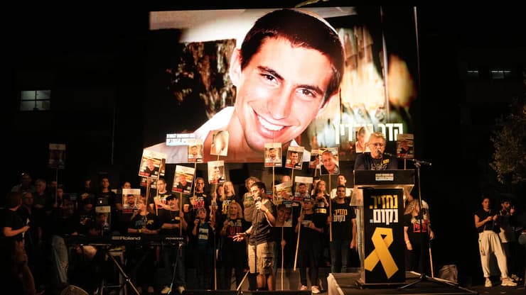 עצרת בכיכר החטופים בת"א