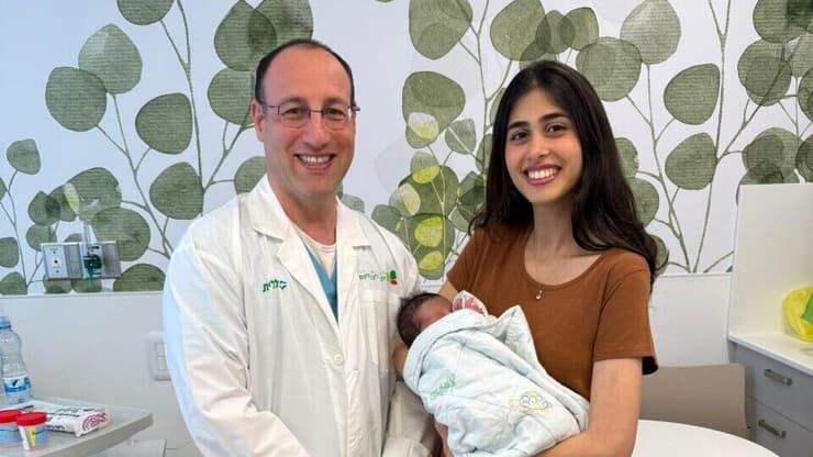 צופיה ליבוביץ עם נטע התינוקת