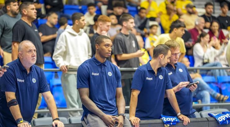 לא בסגל. לוני ווקר