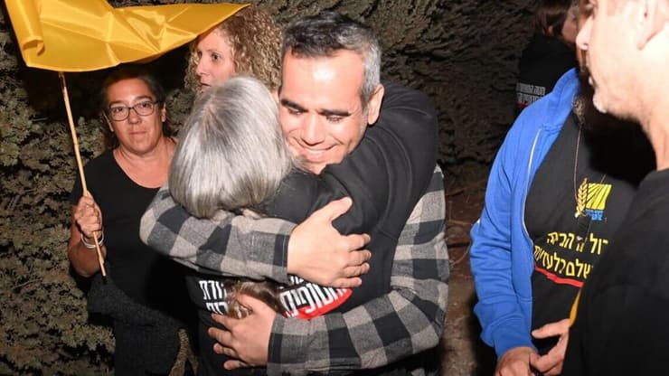 עצרת למען החטופים בצומת שער הנגב