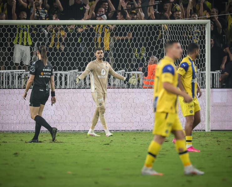 שוער מכבי ת"א רועי משפתי