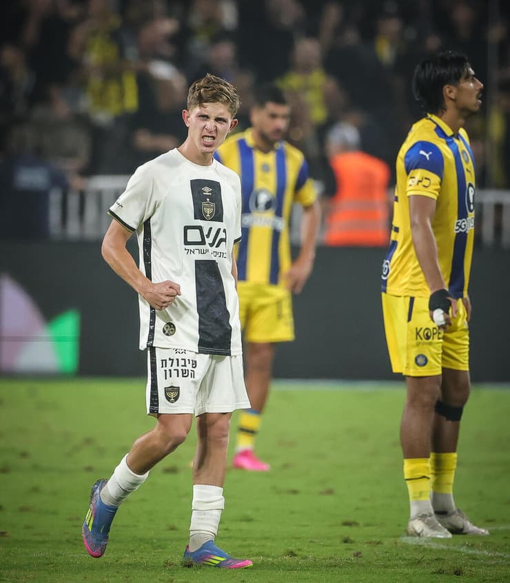 שחקן בית"ר ירושלים עדי יונה חוגג