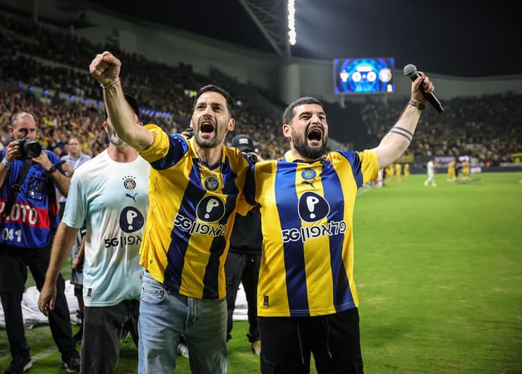 שורדי השבי, האחים גלי וזיו ברמן לפני המשחק של מכבי ת"א נגד בית"ר ירושלים