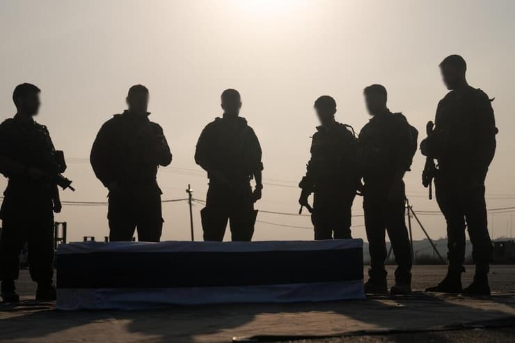 חברי הפלוגה של הדר גולדין ז"ל מלווים אותו בפעם האחרונה