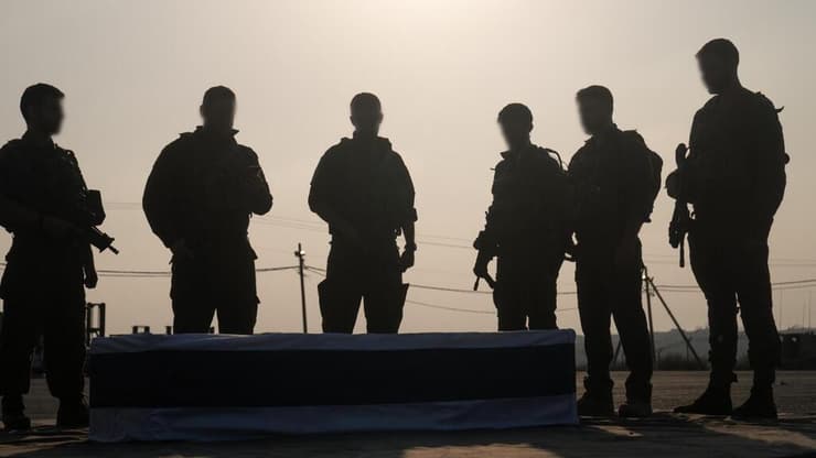 חברי הפלוגה של הדר גולדין ז"ל מלווים אותו בפעם האחרונה