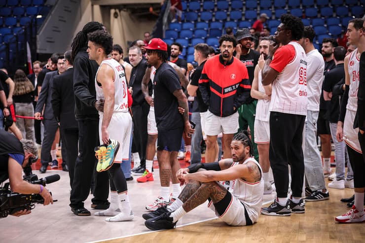 שחקני הפועל ת"א נפלו מהרגליים 