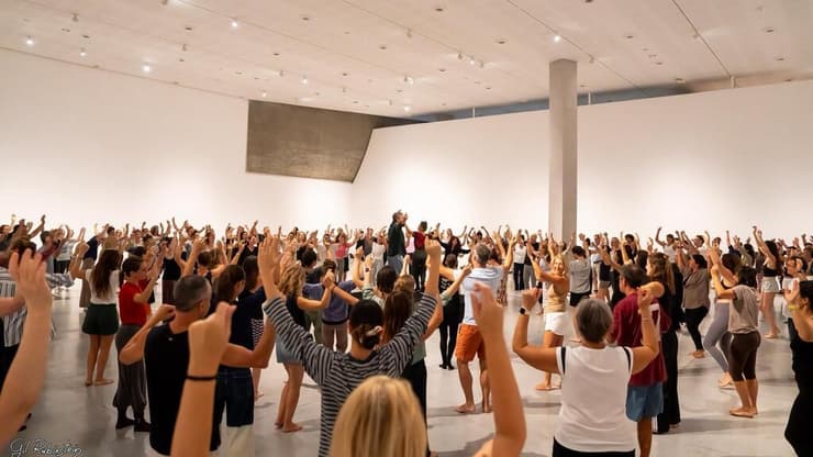 כל אחד יכול לרקוד. שיעור גאגא עם אוהד נהרין בליווי שלומי שבן בפסטיבל תל אביב (צילום: גיל רובינשטיין) שיעור גאגא עם אוהד נהרין בליווי שלומי שבן בפסטיבל תל אביב