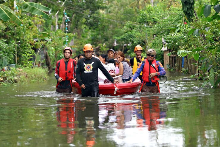 פינוי תושבים הפיליפינים לקראת סופת סופר טייפון