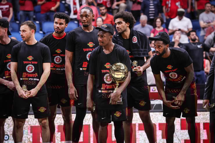 שחקני הפועל ירושלים וגביע ווינר 