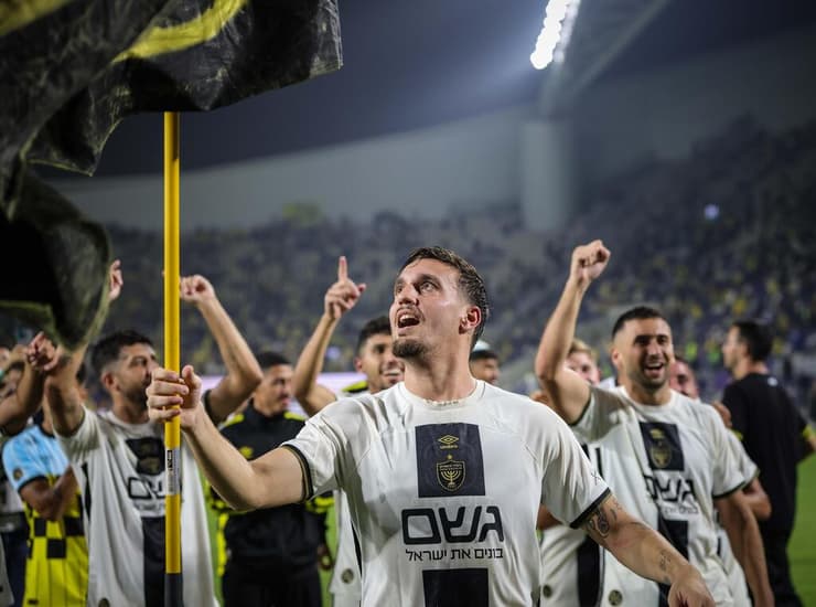 שחקני בית"ר ירושלים חוגגים ירדן שועה