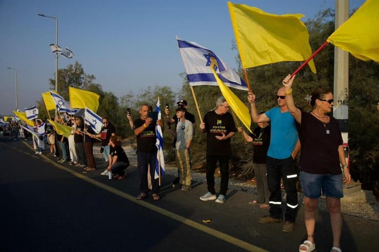 חולקים כבוד אחרון לחלל החטוף בצומת גמה