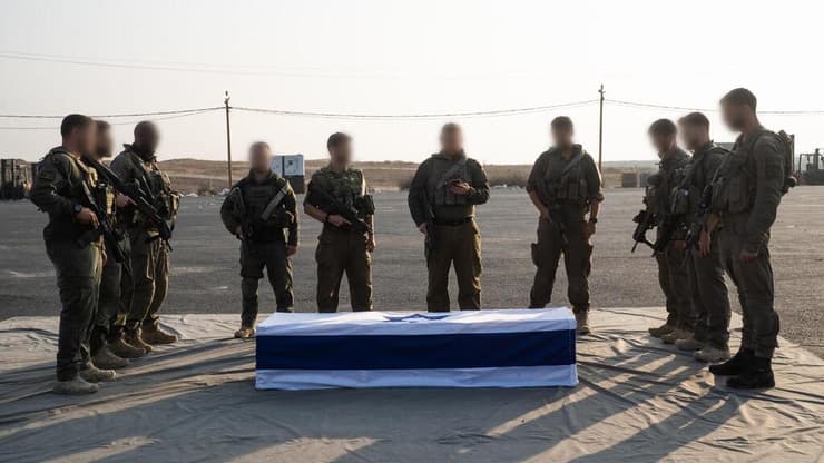 חברי הפלוגה של הדר גולדין ז"ל מלווים אותו בפעם האחרונה